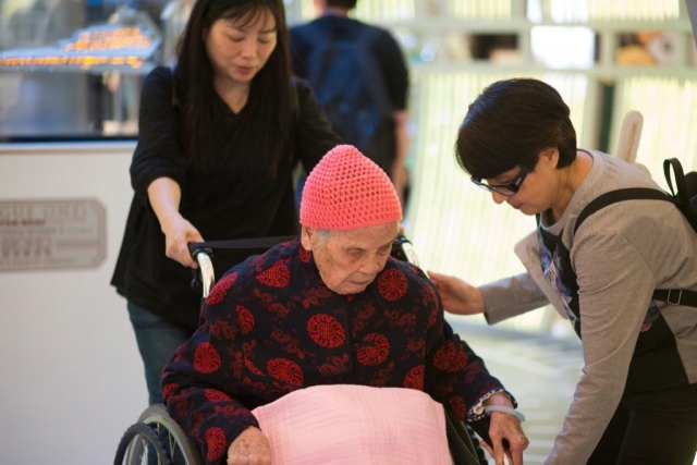 輪椅老人戶外活動選擇不多。