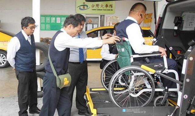 每台車除原有座位，還可搭載一部輪椅