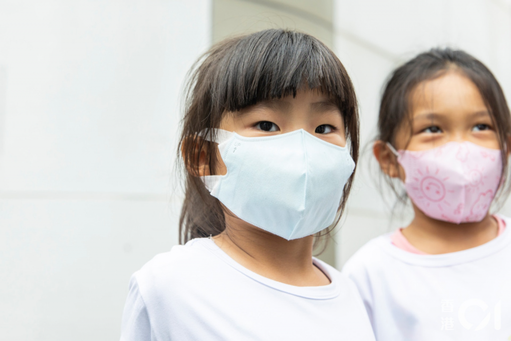 疫情影響生意蝕過百萬 九龍城泰菜館爸爸堅持帶兩女派飯劵給長者